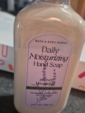 Bath & Body Works Daily Moisturizing Hand Soap - Lavender Purple & Cream